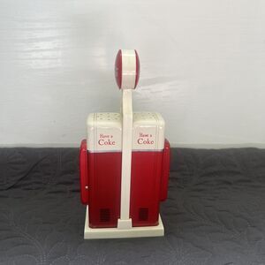 VTG 1993 Aluminum Coca Cola Vending Machine Salt &Pepper Shakers w/Plastic Stand